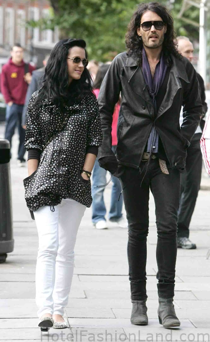 KATY PERRY AND RUSSELL BRAND ARE AN ITEM!