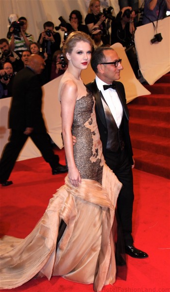 taylor-swift-and-giles-mendelweb